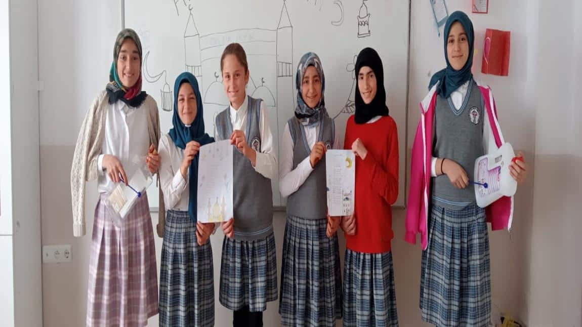 Okullarda Ramazan ayında “Mani Yazma Yarışması” düzenlenir.